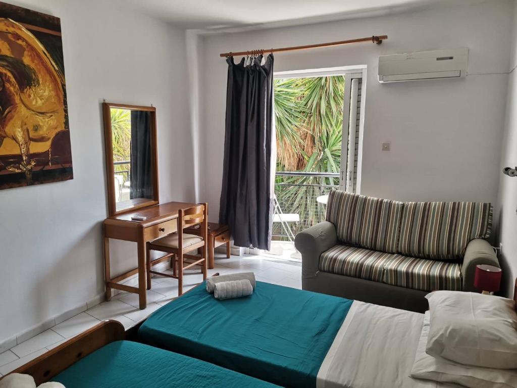 Postel nebo postele na pokoji v ubytování Pantheon Apartments Kos Town