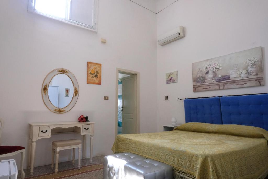 A bed or beds in a room at Ugento Dimora