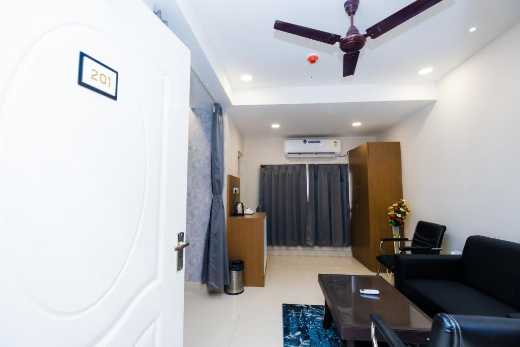 Rosewood Luxury Hotel - Deluxe King Room