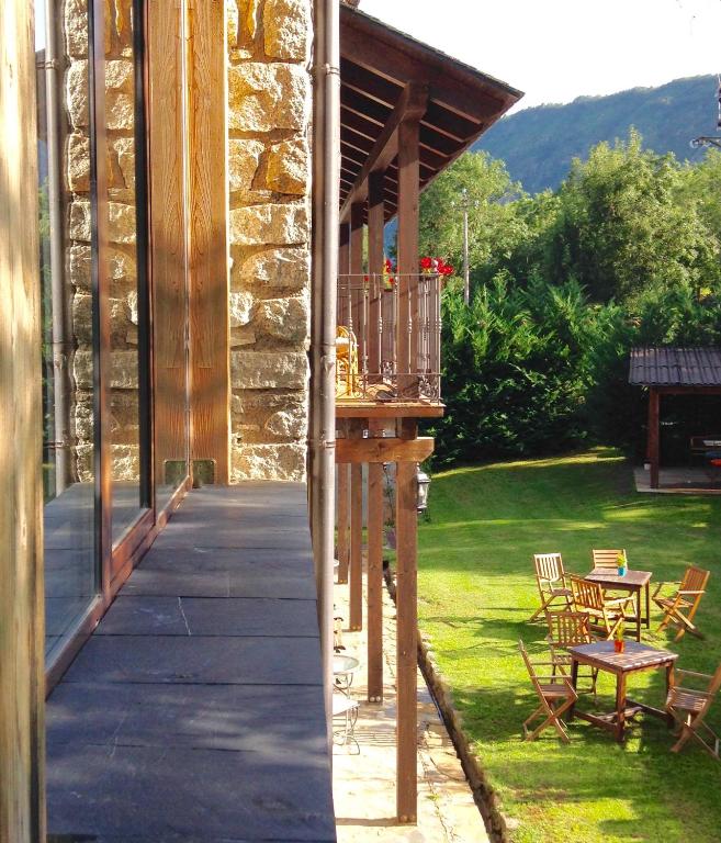 Nespecifikovaný výhled na hory nebo výhled na hory při pohledu z hotelu