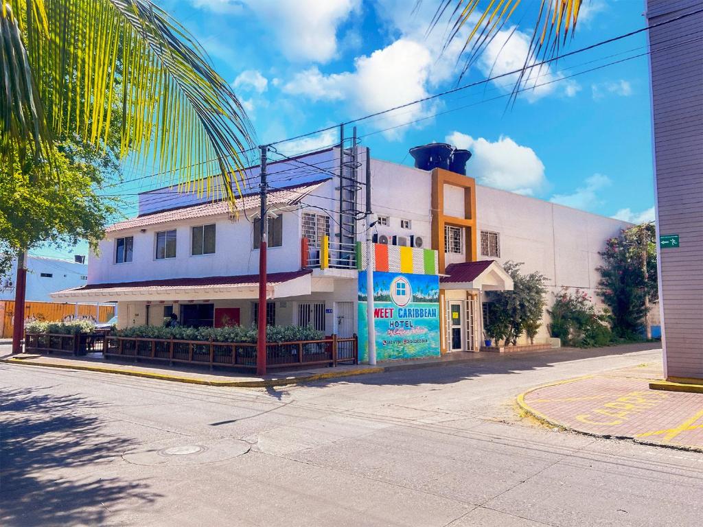 an empty street with a building on the corner at Sweet Caribbean Hotel in San Andrés