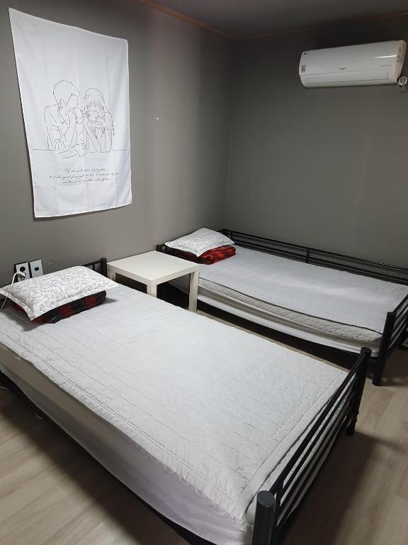 Postel nebo postele na pokoji v ubytování Moonlight Hill Guesthouse