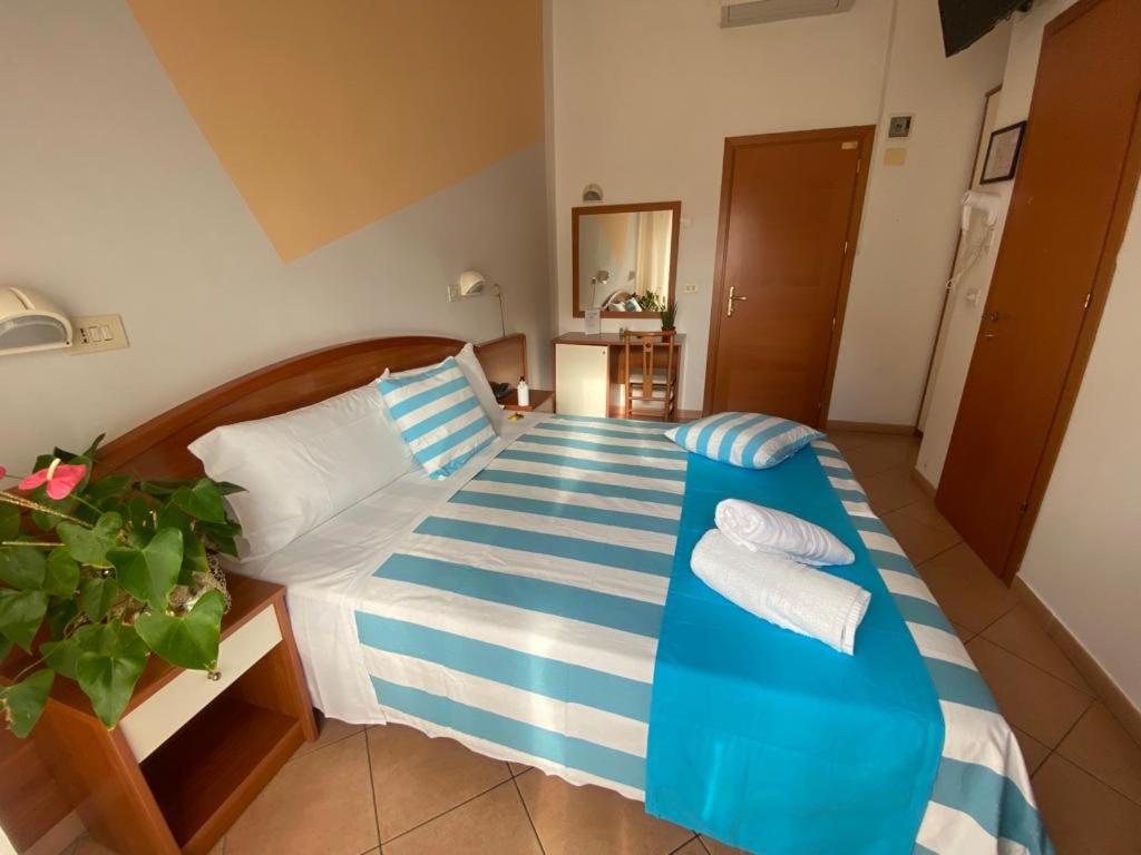 Łóżko lub łóżka w pokoju w obiekcie Hotel Villa Caterina