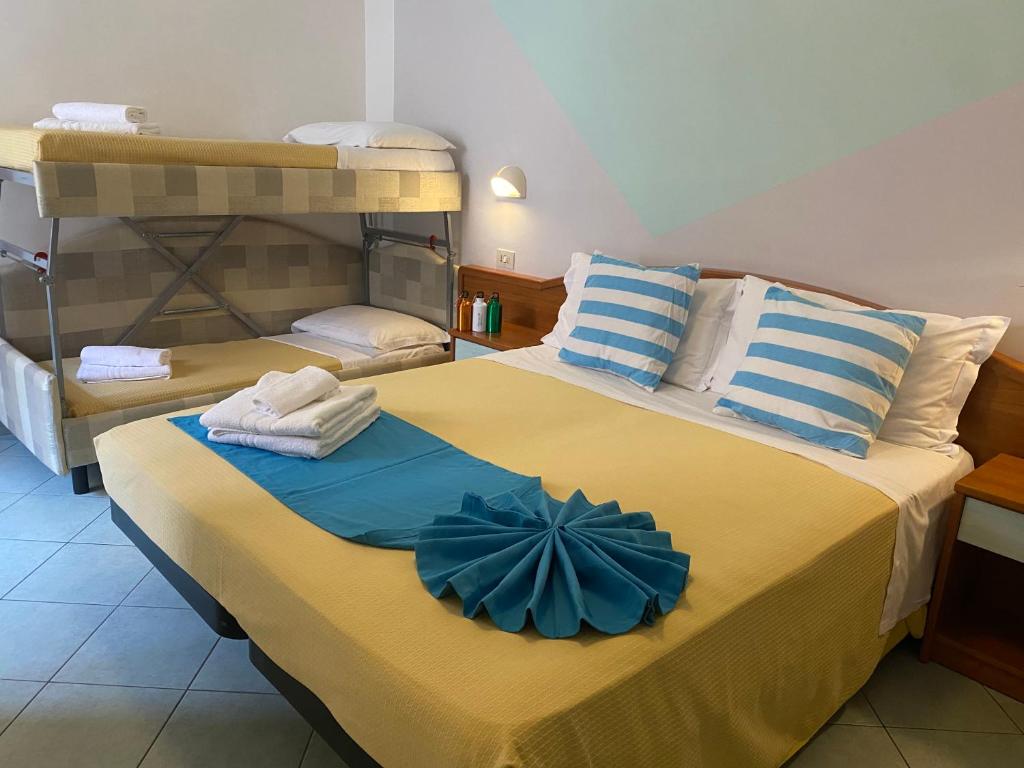 Łóżko lub łóżka w pokoju w obiekcie Hotel Villa Caterina