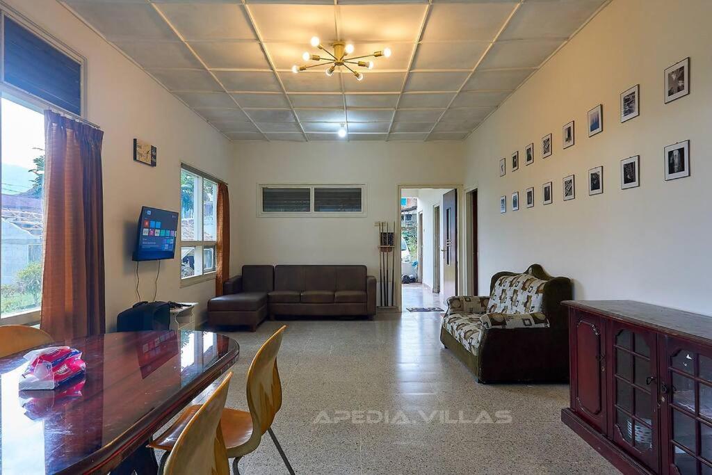 Villa DBusso Apedia, 3 BR, SP, Billiard, Karaoke - Villa