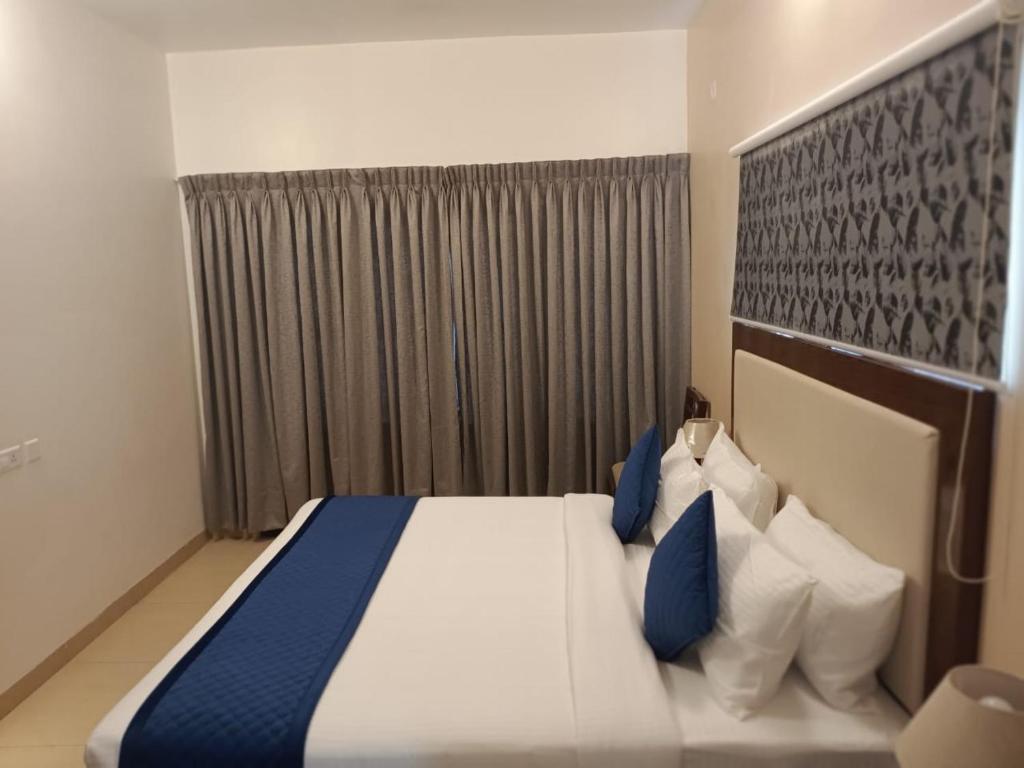 Postel nebo postele na pokoji v ubytování Le MIAMI RESORT