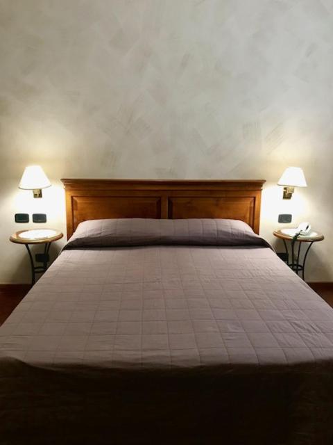 Posteľ alebo postele v izbe v ubytovaní Albergo La Meridiana