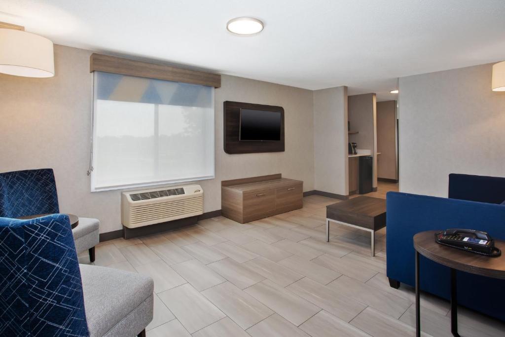 Holiday Inn Express Hotel & Suites - Belleville Area by IHG photo