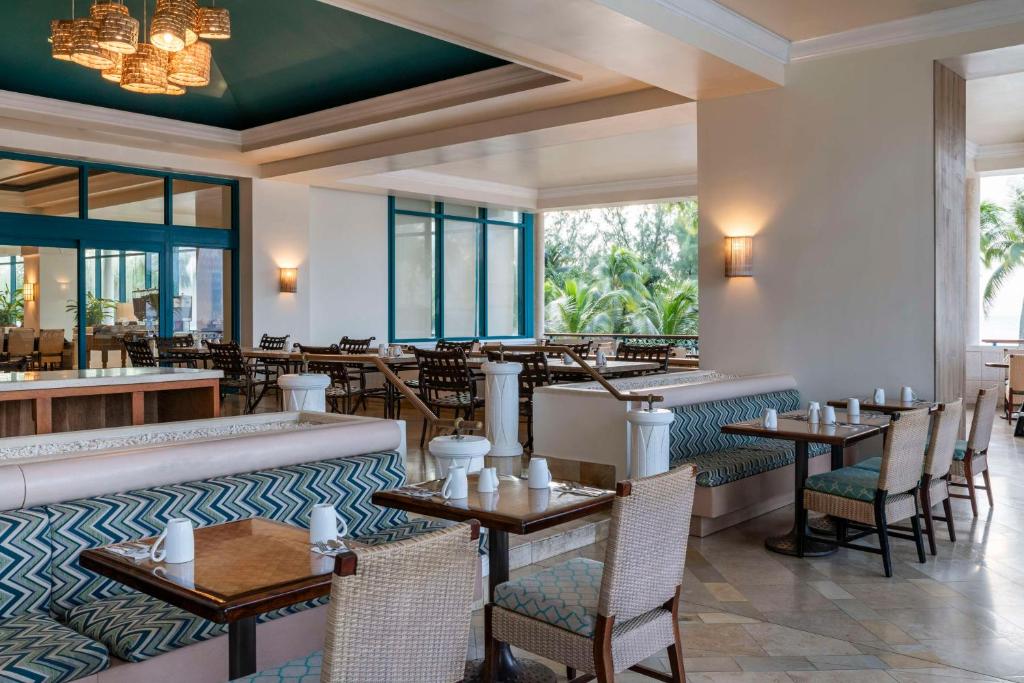 Restaurace v ubytování Hilton Barbados Resort