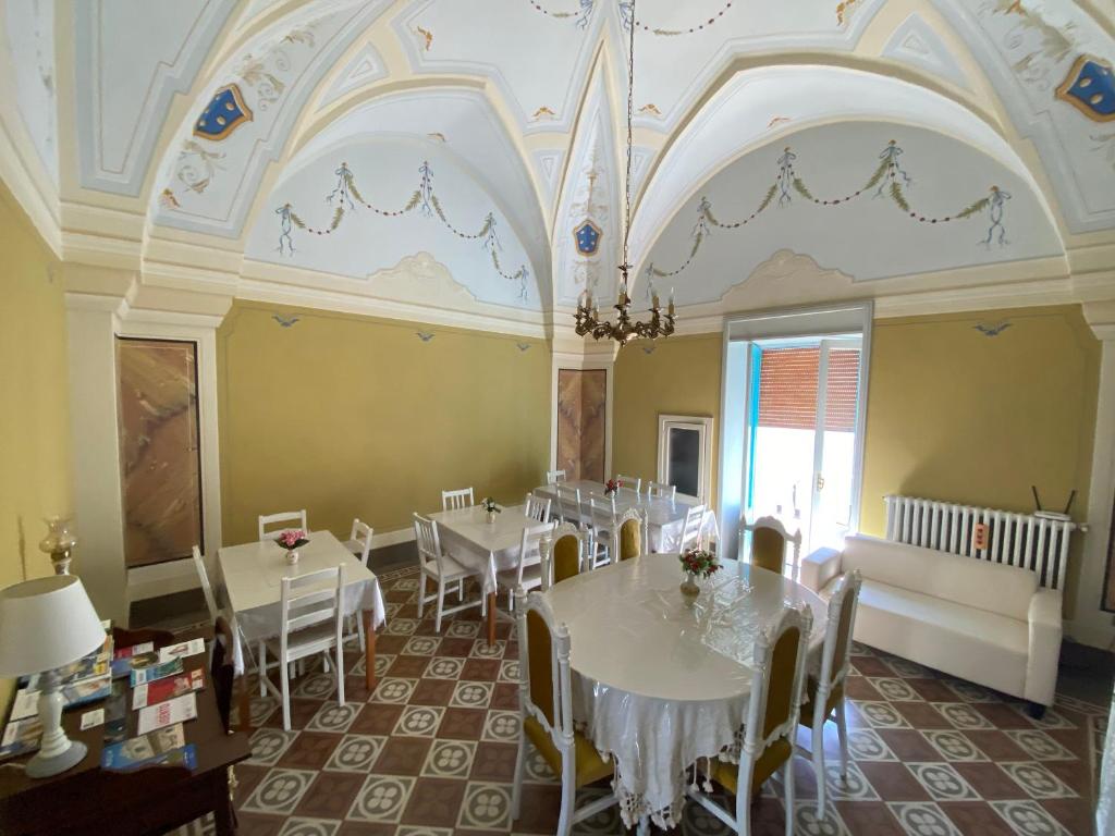 A seating area at Ugento Dimora