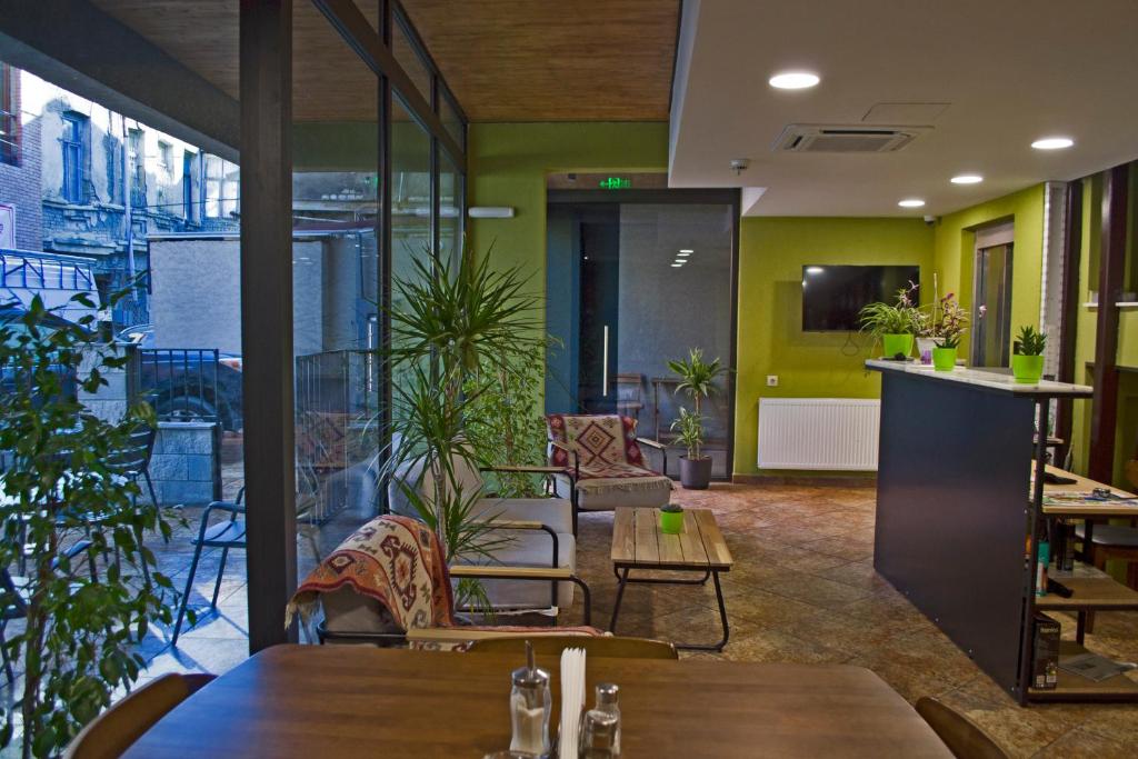 TV a/nebo společenská místnost v ubytování Green Inn Hotel