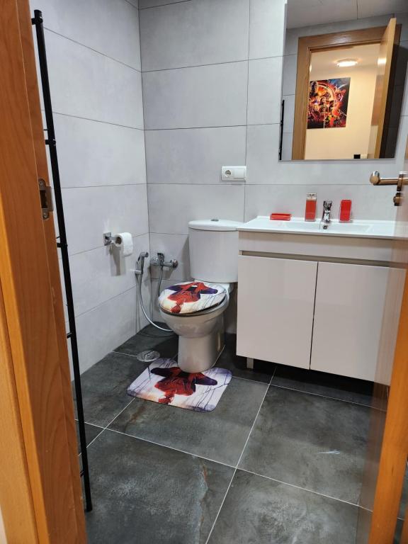 Kúpeľňa v ubytovaní ¡Espectacular Marvel®Ático con piscina privada en primera línea de Vera-Playa!