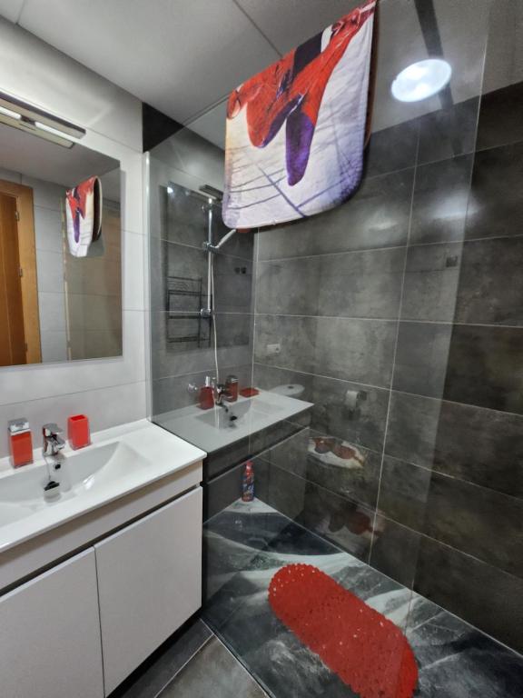 Kúpeľňa v ubytovaní ¡Espectacular Marvel®Ático con piscina privada en primera línea de Vera-Playa!