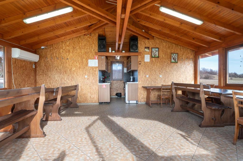 Kuchyň nebo kuchyňský kout v ubytování Елата