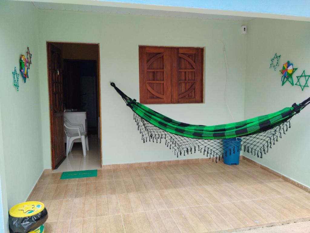 a room with a hammock hanging on the wall at Casa Morada da Praia 03 in Maragogi