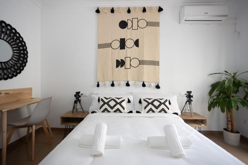 Naim Guest House Nerja - Deluxe Double Room With Balcony