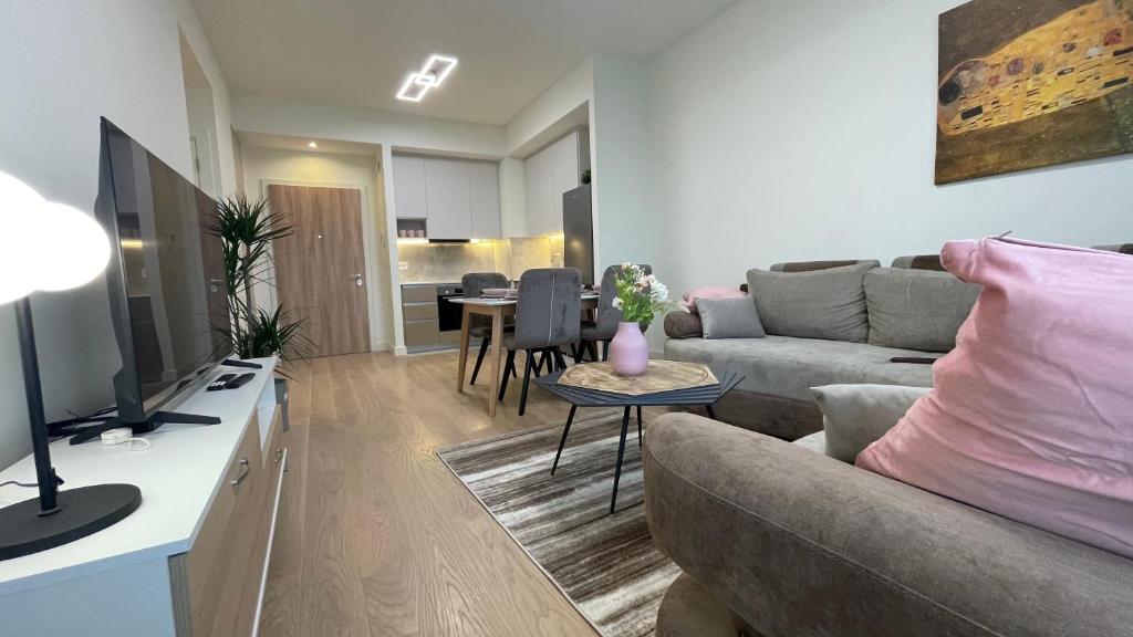 Μια τηλεόραση ή/και κέντρο ψυχαγωγίας στο Skala Waterfront - Beograd na vodi