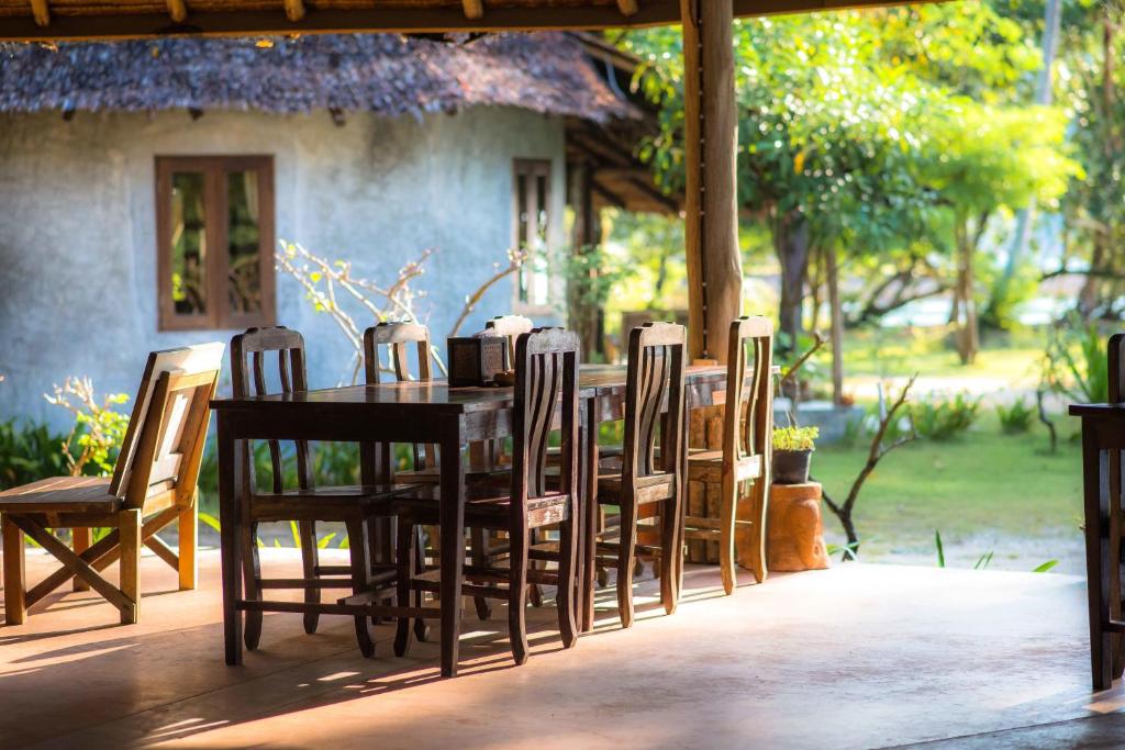 The Tropical Beach Resort - 4