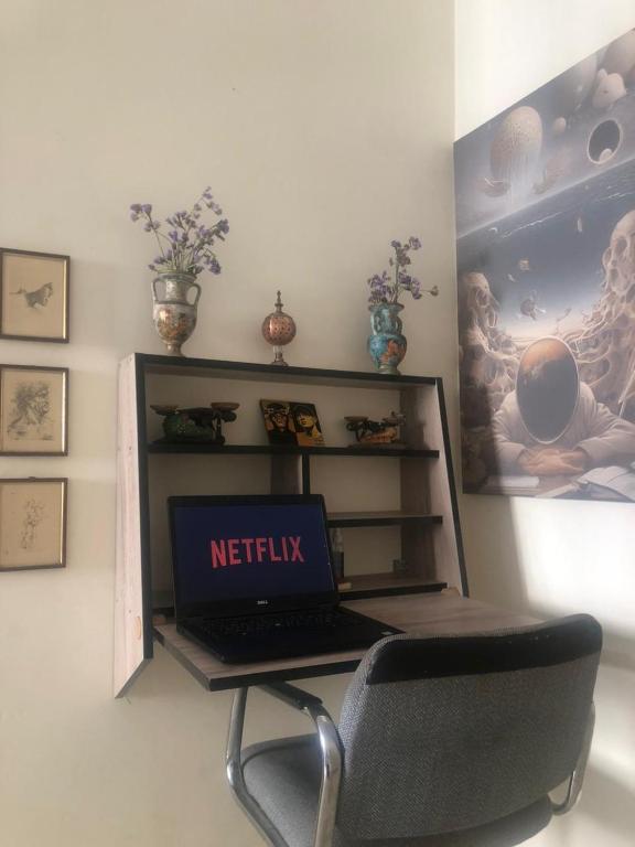 TV a/nebo společenská místnost v ubytování Room in Agadir Morocco