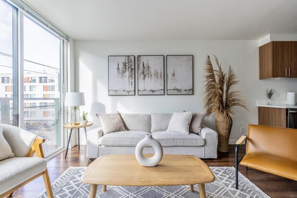 a living room with a couch and a table at Seattle Modern and Stylish Penthouse Apartment (Wifi, Pet Friendly, Rooftop) in Seattle