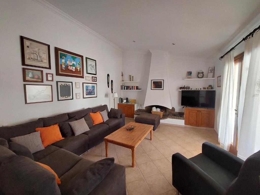 a living room with a couch and a table at Dau 39 in Montuiri