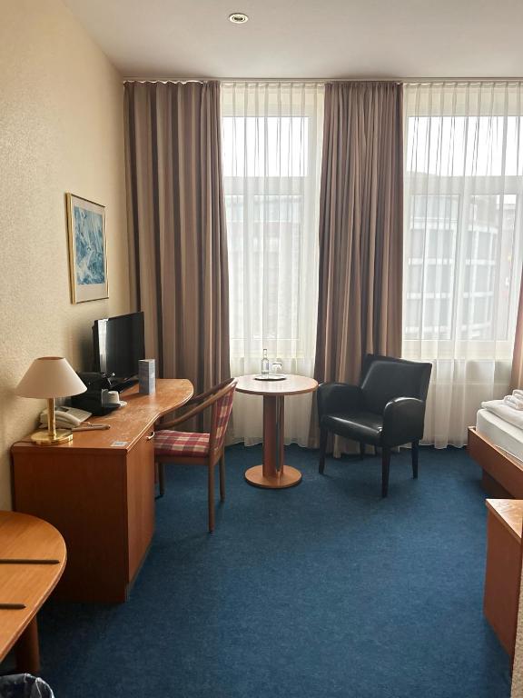 TV a/nebo společenská místnost v ubytování Sure Hotel by Best Western Wilhelmshaven City