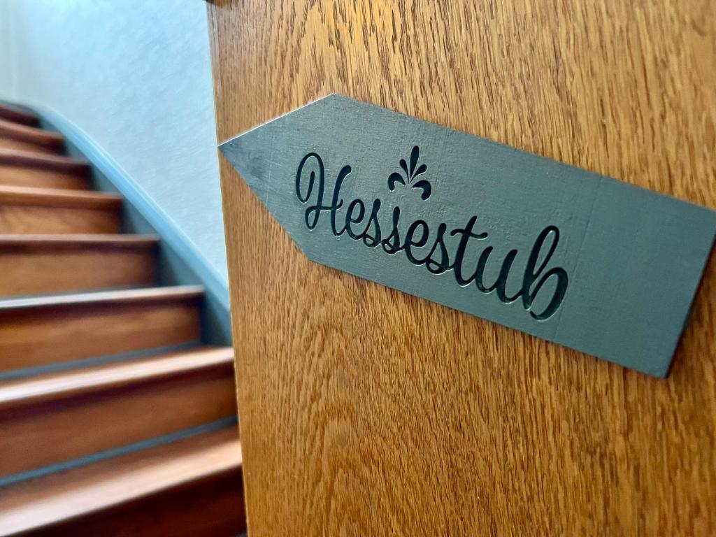 a door with a sign that reads nestelilli at Hessestub in Wächtersbach