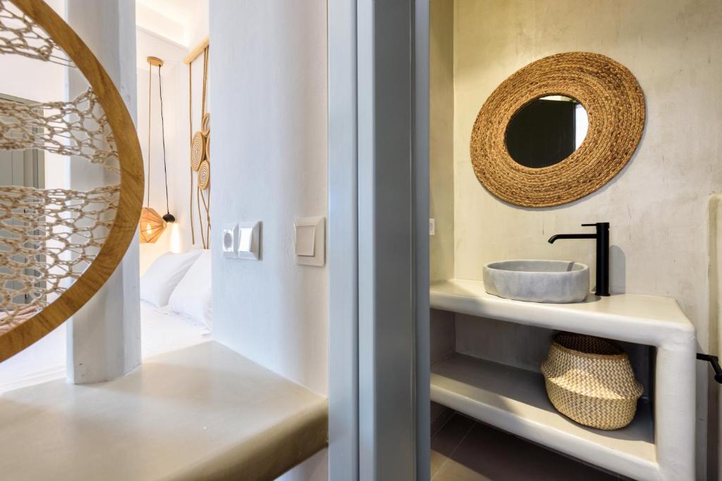 Postel nebo postele na pokoji v ubytování KIANO SUITES