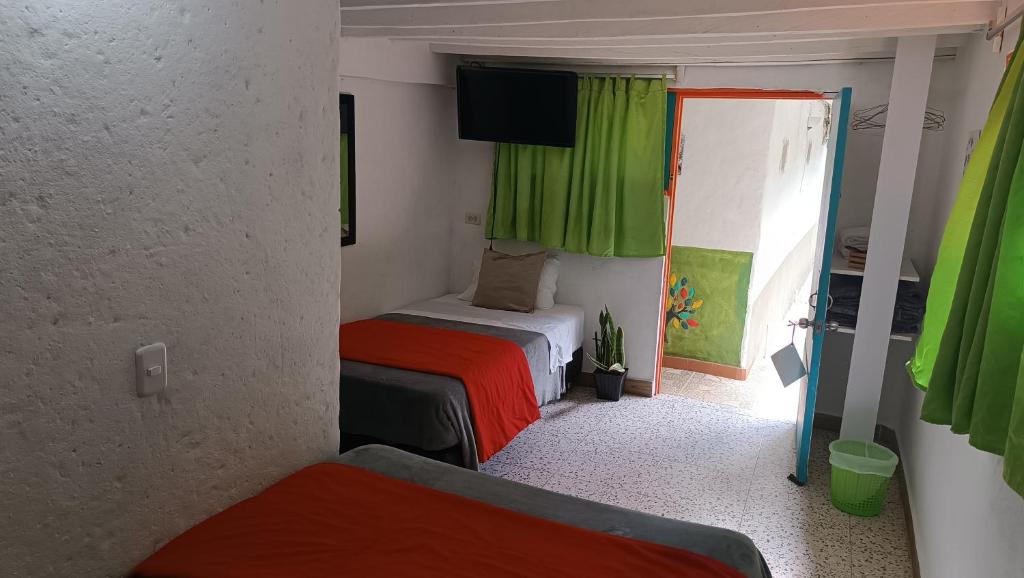 Postel nebo postele na pokoji v ubytování Hotel Marrokos Aeropuerto José María Córdova