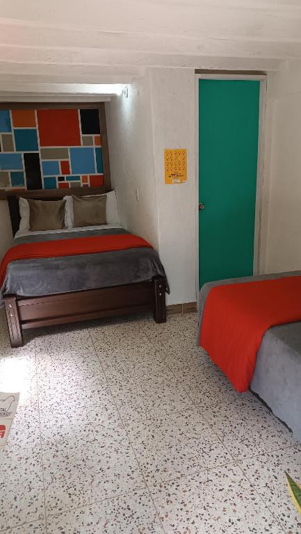 Postel nebo postele na pokoji v ubytování Hotel Marrokos Aeropuerto José María Córdova