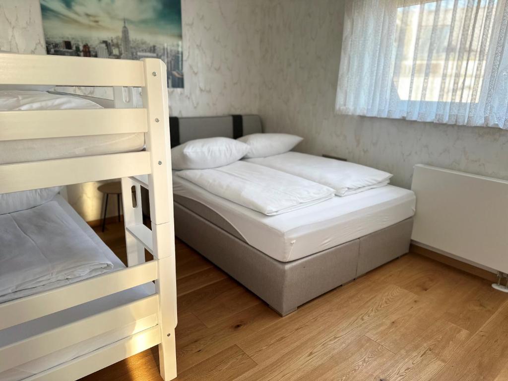 Postel nebo postele na pokoji v ubytování Park Hotel & Gästehaus Rust