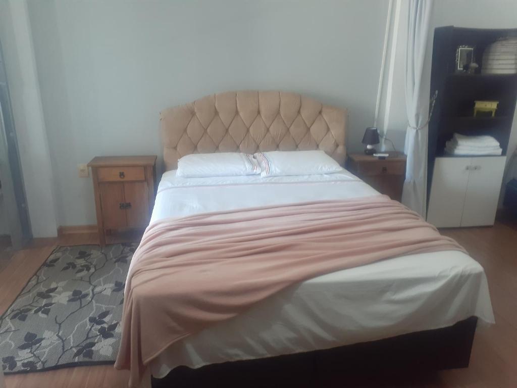 a bedroom with a large bed with a large headboard at Studio confortavel - ate 4 pessoas in Araranguá