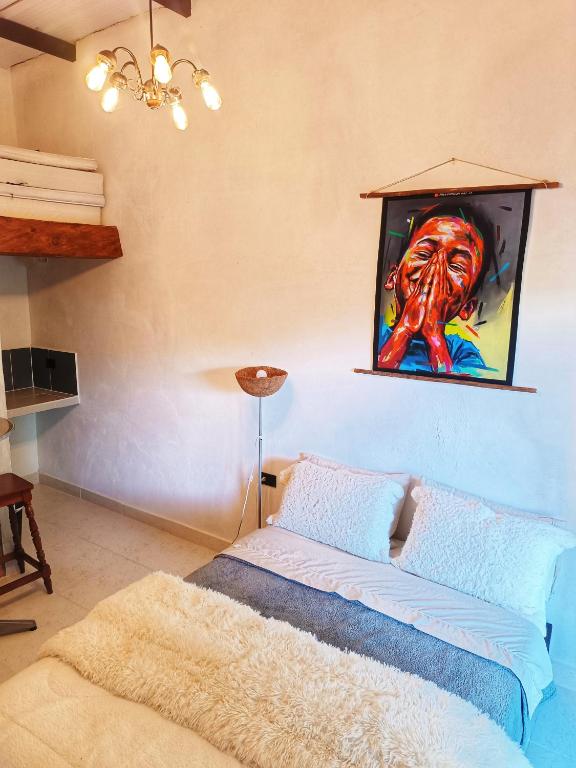 Postel nebo postele na pokoji v ubytování Hotel Marrokos Aeropuerto José María Córdova