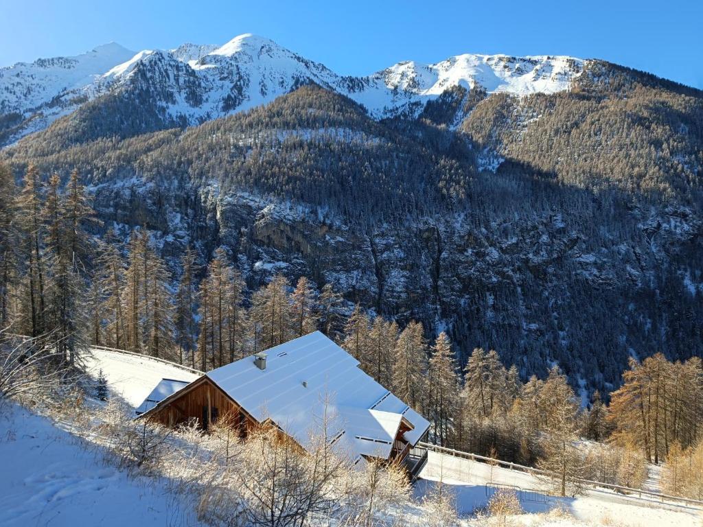 Montagne Les Orres semasa musim sejuk