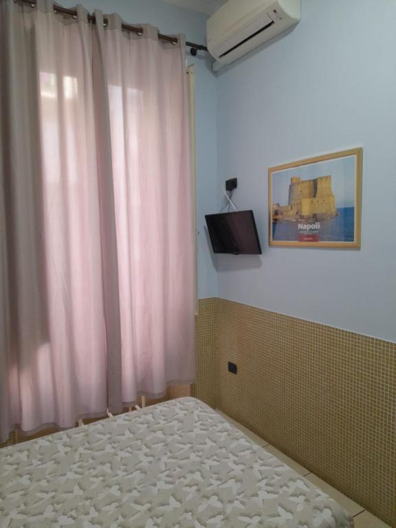 Postel nebo postele na pokoji v ubytování Hotel Vittorio Veneto Napoli