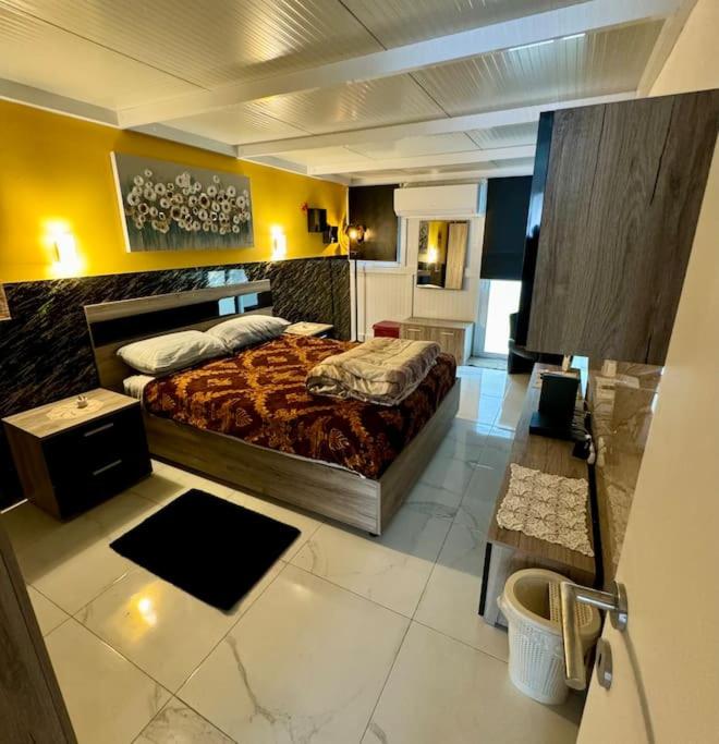 Postel nebo postele na pokoji v ubytování Cute Penthouse