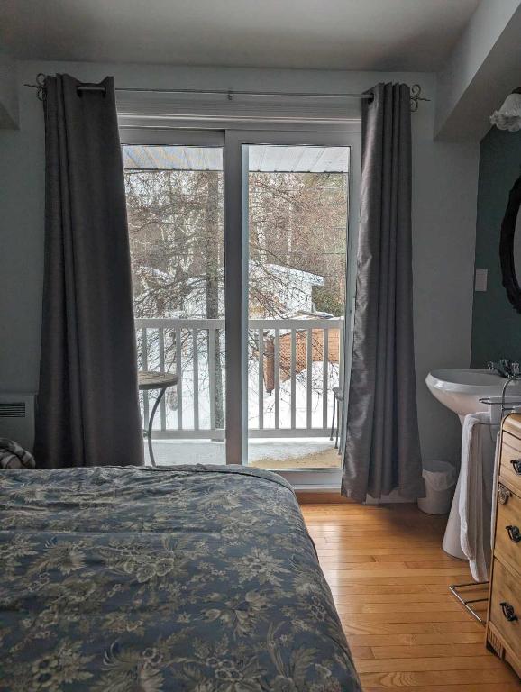 Una cama o camas en una habitación de Gite du Lac Docteur