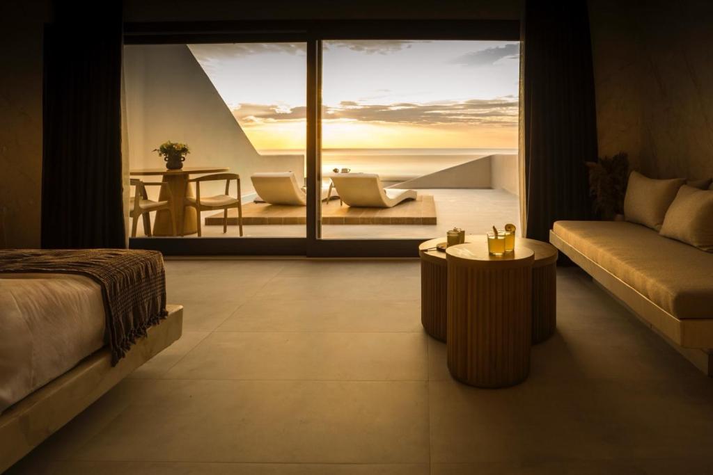 Pnoe Luxury Suites休息區