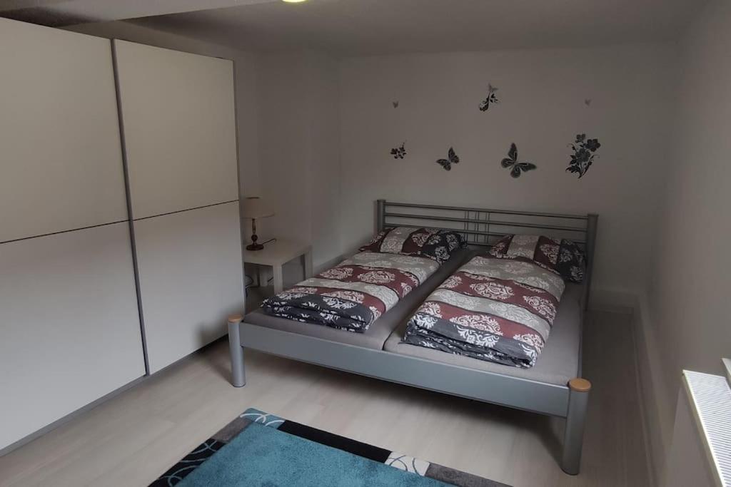 a small bedroom with a bed and a cabinet at OCTOPUS 2-ZKB 2.OG Hofgeismar-Zentrum! in Hofgeismar