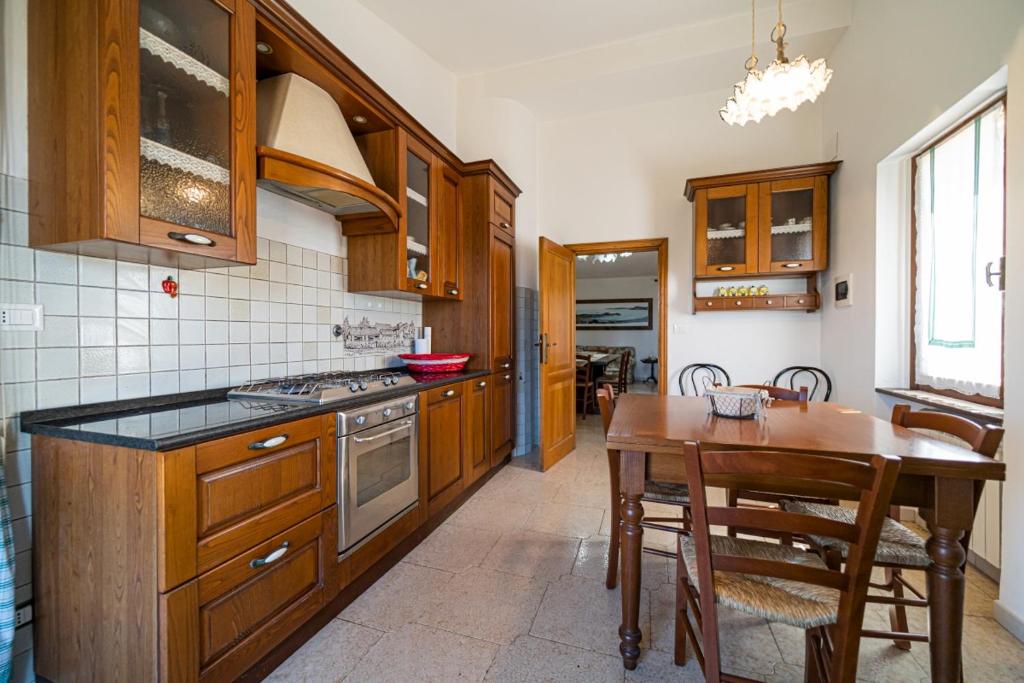Kuchyň nebo kuchyňský kout v ubytování Villa Ray