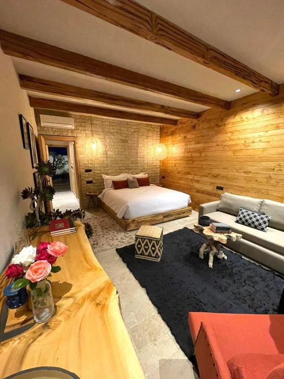Postel nebo postele na pokoji v ubytování Bio et Bois -Luxury Bio Farm-
