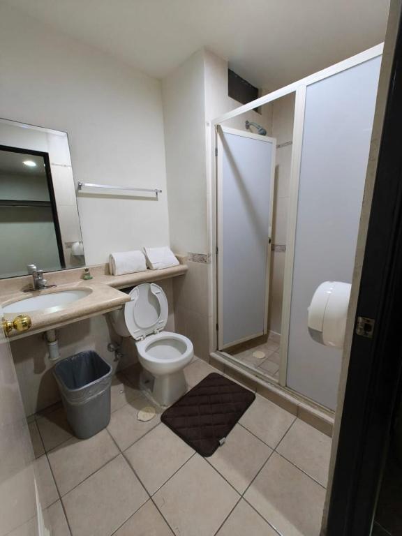 Koupelna v ubytování Hotel Montreal