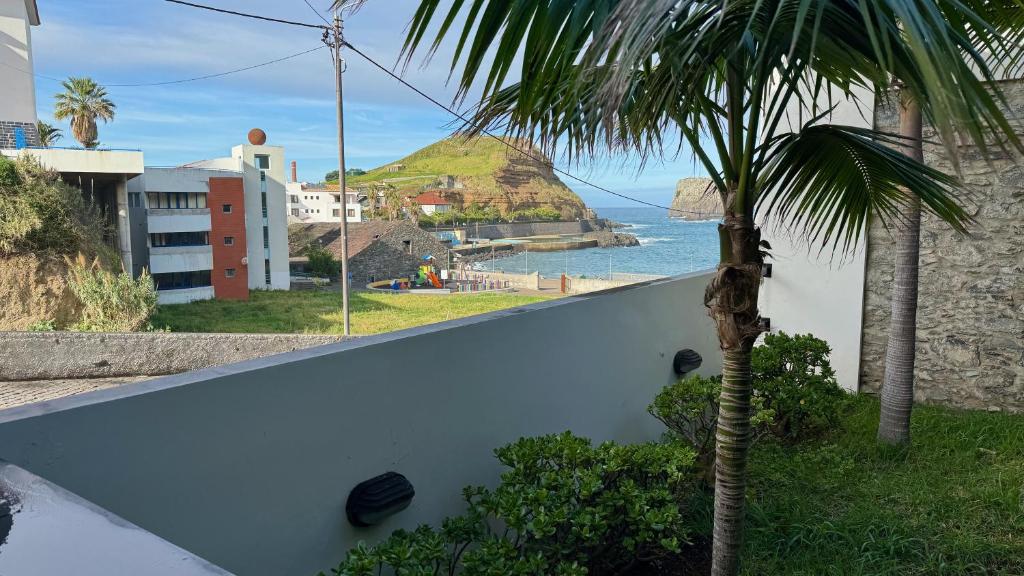 Sea Breeze Boutique House — varanda e vista