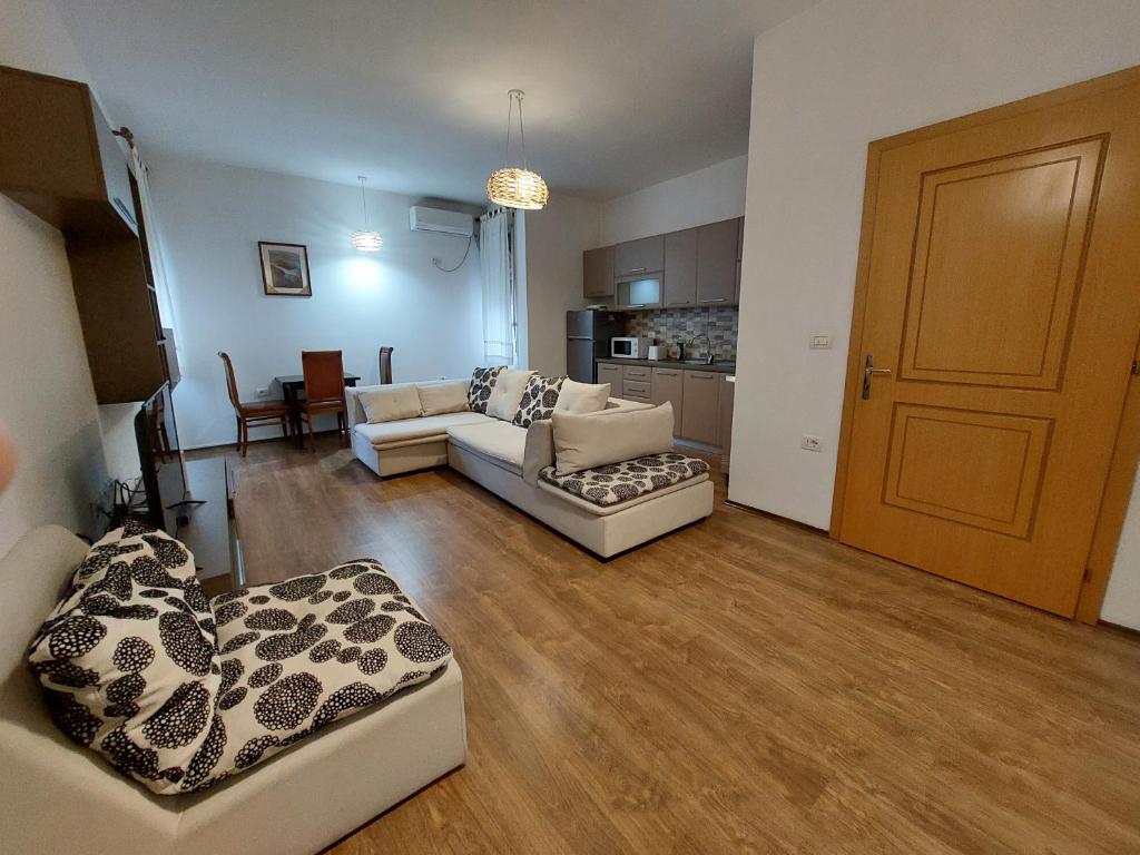 Shkodra City Center Apartment Nr 4 - Image 4