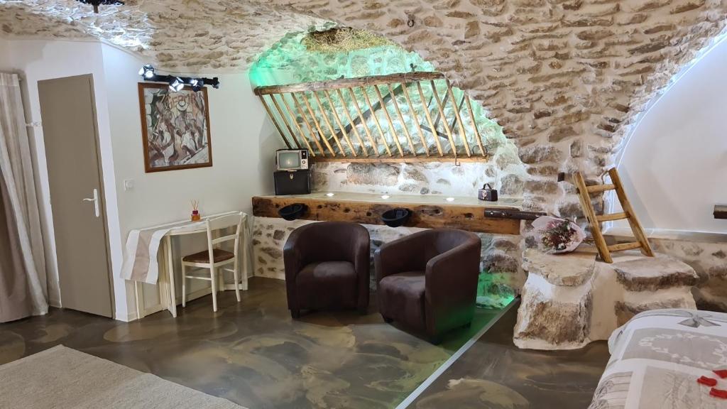 Gîtes 2 adultes dans un mas charme et calme assuré - Suite