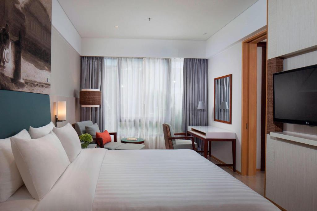 Postel nebo postele na pokoji v ubytování Courtyard by Marriott Bali Seminyak Resort