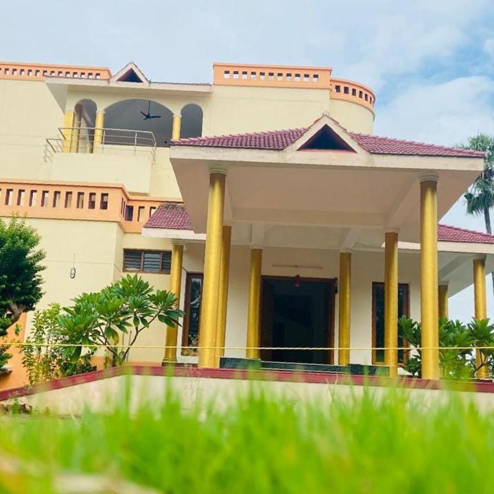 Sunshine Beach House, Navalur (updated prices 2024)