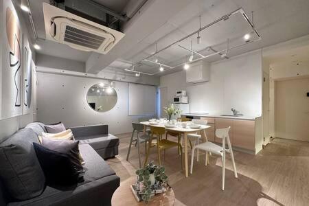Posezení v ubytování bHOTEL Art Bldg - Stylish Apartment Very Good Location