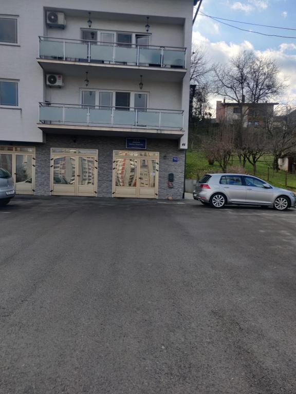 a car parked in front of a building at Apartman Malina in Karlovac