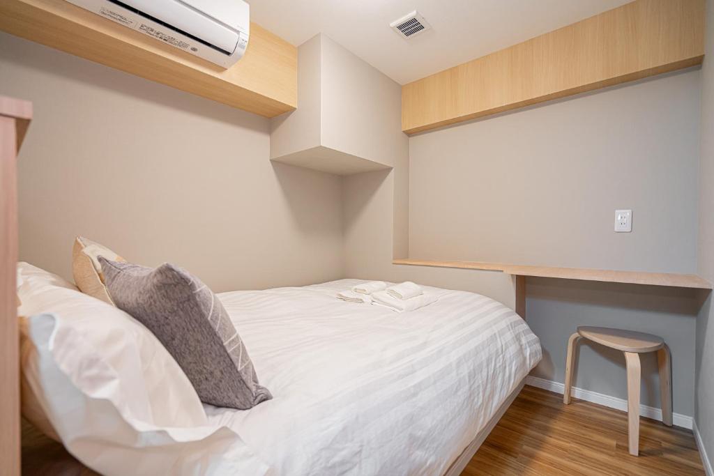 Postel nebo postele na pokoji v ubytování Sakura Suite 404